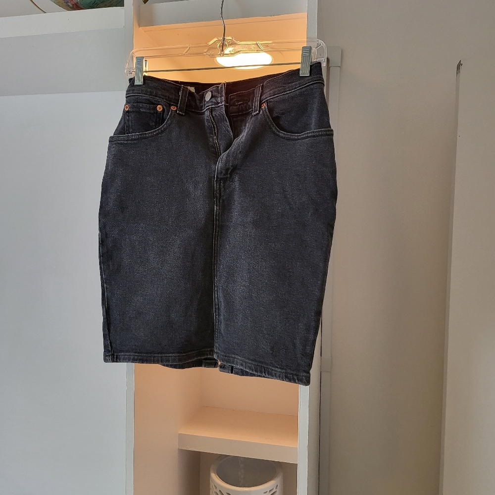 BOGO EVERYTHING $10 Levis black denim skirt